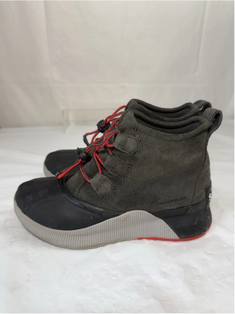 Sorel Out N About Boots Youth Size 4 Grey Red Shoes Waterproof Kids NY4564 093